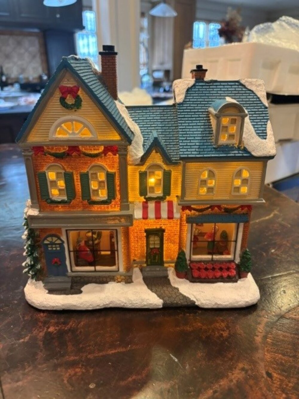 Holiday House battery operated